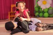 Весенний утренник "Сказочный подарок"