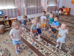 "По малинку в лес пойдем..." развлечение в группе раннего возраста