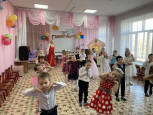 "КАК РЕБЯТА БАБУ-ЯГУ К ПРАЗДНИКУ НАРЯДИЛИ"