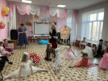 "КАК РЕБЯТА БАБУ-ЯГУ К ПРАЗДНИКУ НАРЯДИЛИ"