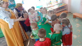 "На весеннем , на лугу"