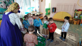 "На весеннем , на лугу"