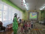 Весенние утренники в младшей и средней группах
