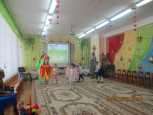 Весенние утренники в младшей и средней группах