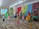 Весенние утренники в младшей и средней группах