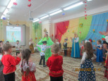 Весенняя ярмарка в старшей и подготовительной группах