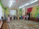 Весенние утренники в младшей и средней группах
