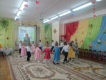 Весенние утренники в младшей и средней группах