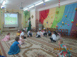Весенние утренники в младшей и средней группах