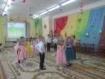 Весенние утренники в младшей и средней группах