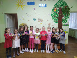 Украшение для группы своимируками