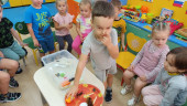 Экспериментирование с водой "Тонет - не тонет"