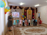 С праздником чудесным, с праздником весны!