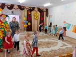 С праздником чудесным, с праздником весны!