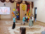 С праздником чудесным, с праздником весны!