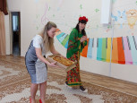 Наших милых мамочек поздравляем мы!