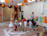 Осенний праздник в младшей группе