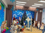 Новогодний праздник  в группе среднего возраста "Путешествие в Сладкую страну" 2024 год