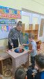 Студенты педагогического колледжа на практике в детском саду