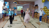 Садику родному скажем мы  : " Прощай!"