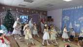 Зимушка- красавица, всем ребятам нравится