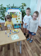 К нам пришел Медовый Спас, угостил он медом нас
