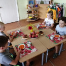 "Быть здоровыми хотим - витамины мы едим. Овощи и фрукты - любимые продукты!"