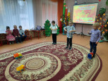 Хорошо нам рядышком, с дедушкой и бабушкой