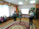 Хорошо нам рядышком, с дедушкой и бабушкой