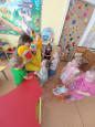 Цыплёнок в гостях у ребят