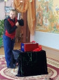 Фокусник в гостя у ребят