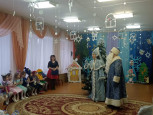 Закружились в хороводе девочки и мальчики