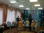 Закружились в хороводе девочки и мальчики