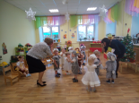 Новогодние утренники в детском саду (подробнее)
