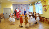 Новогодние утренники в детском саду (подробнее)