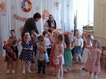 Утренники к Международному женскому дню в 1 младшей и средней группах детского сада (подробнее)