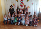 Утренники к Международному женскому дню в 1 младшей и средней группах детского сада (подробнее)