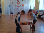 Утренники к Международному женскому дню в 1 младшей и средней группах детского сада (подробнее)