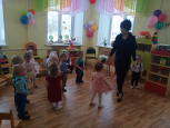 Мероприятия к 8 марта во 2 ясельной  и старшей группах (подробнее)