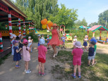 Летние праздники во 2 младшей и средней группах (подробнее)