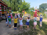 Летние праздники во 2 младшей и средней группах (подробнее)