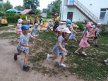 Летние праздники во 2 младшей и средней группах (подробнее)