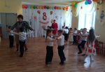 Мероприятия к 8 марта во 2 ясельной  и старшей группах (подробнее)