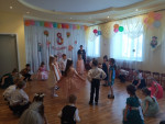 "В этот день, весной согретый, все цветы, улыбки - вам!" (подробнее)