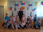 "Чудесный праздник в феврале страна моя встречает" (подробнее)