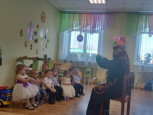 "В этот день, весной согретый, все цветы, улыбки - вам!" (подробнее)