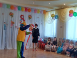 "В этот день, весной согретый, все цветы, улыбки - вам!" (подробнее)