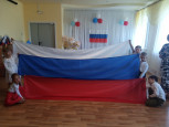 "Белый, синий, красный наш Российский флаг" (подробнее)