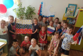 "Белый, синий, красный наш Российский флаг" (подробнее)