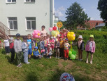 " Добрым смехом смеются дети" (подробнее)